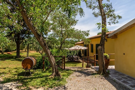 Terrace/patio. Apartment "Margherita - Agriturismo La Fattoria" with Garden & Wi-Fi