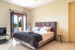 5 bedrooms, iron/ironing board, free WiFi, bed sheets