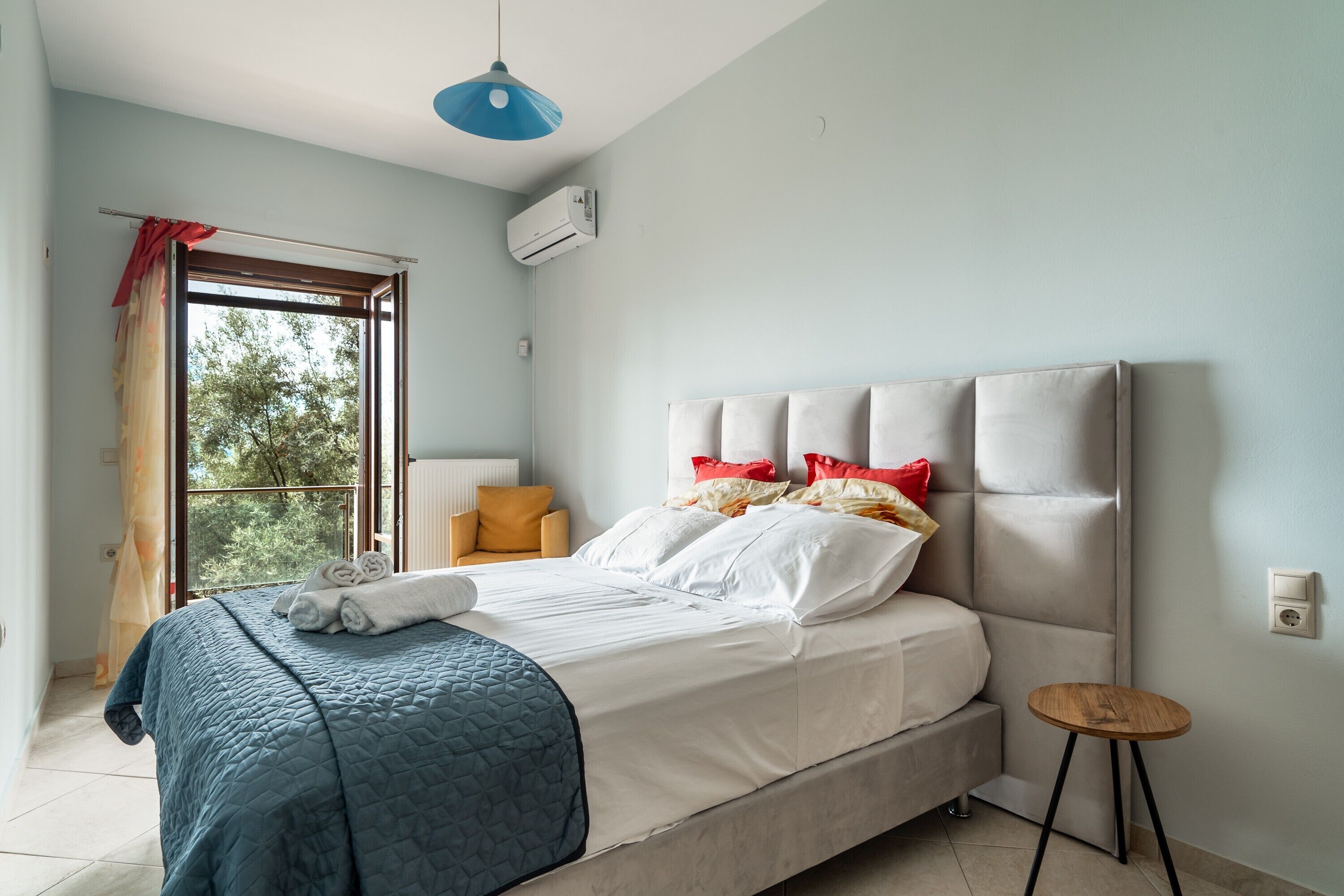 5 habitaciones, tabla de planchar con plancha y wifi gratis 