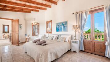 3 slaapkamers, een strijkplank/strijkijzer, gratis wifi, beddengoed