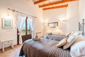 3 bedrooms, iron/ironing board, free WiFi, bed sheets