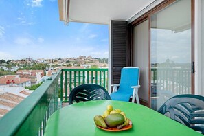 Outdoor dining - Penthouse 'Atico Altafulla' with Private Terrace and Wi-Fi (altafulla)