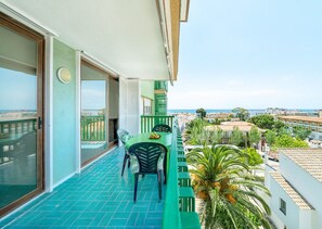 Outdoor dining - Penthouse 'Atico Altafulla' with Private Terrace and Wi-Fi (altafulla)