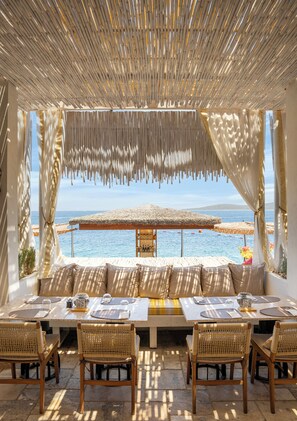 2 间餐厅，供应早餐、午餐和晚餐，亚洲菜