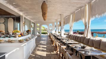 Free daily cooked-to-order breakfast