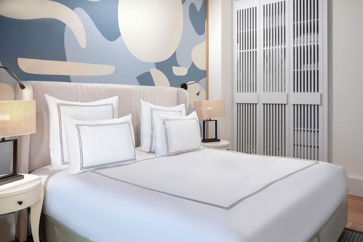 Privilege Suite, 2 Bedrooms, Seaview | Sängtillbehör av högsta kvalitet, Select Comfort-madrasser och minibar