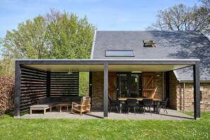 Outdoor dining - Nice villa with veranda 4 km from Maastricht (Maastricht)
