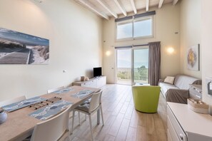 TV, DVD player - Apartment "Little Paradise Lake Garda" with Shared Pool & Wi-Fi  (Toscolano Maderno)