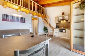 Dining - Apartment "Agriturismo Bocca Nevese Betulla" with Lake View, Garden & Wi-Fi (Tremosine)