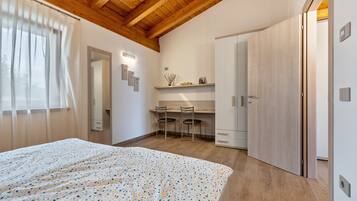 1 Schlafzimmer, BĂŒgeleisen/BĂŒgelbrett, kostenloses WLAN, BettwĂ€sche