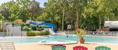 Een verwarmd zwembad