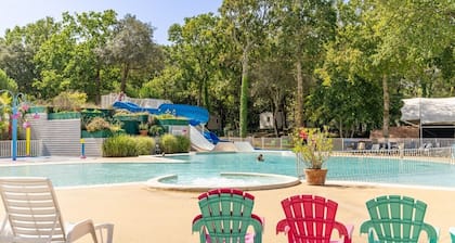 Mobile Home '8 Personnes' with Shared Pool and Private Terrace