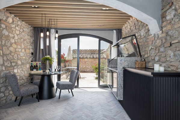 Fridge, microwave, stovetop, electric kettle