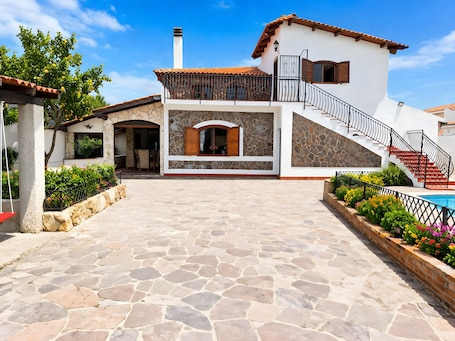 Exterior. Villa 'Casa Al Mare' with Private Terrace, Wi-Fi and Air Conditioning