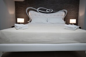 1 bedroom, in-room safe, iron/ironing board, travel cot