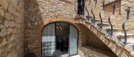 تناول الطعام بالخارج