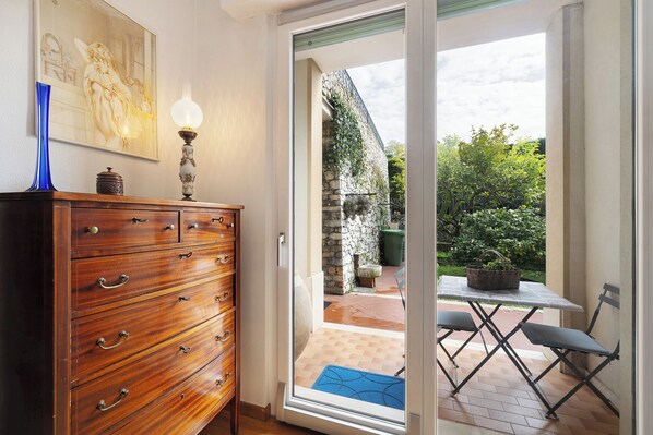 Interior - Apartment 'Il Giardino Di Giò' with Mountain View, Private Terrace and Wi-Fi (Finale Ligure)