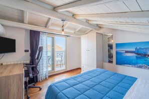 2 bedrooms, iron/ironing board, free WiFi, bed sheets - Holiday Apartment 'Cheyenne's House' with Terrace, Balcony & Wi-Fi (Siracusa)