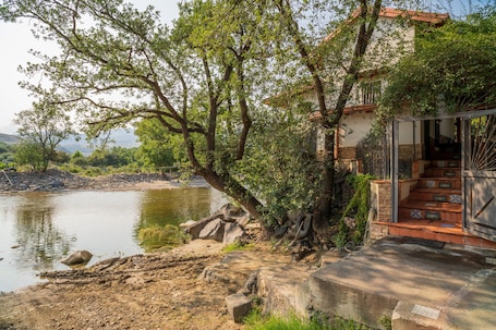 Property grounds. Holiday Home 'Teleferica' with Mountain View, Wi-Fi and Air Conditioning
