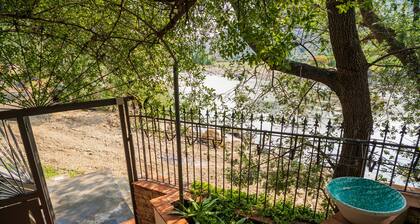 Casa vacacional 'Teleferica' con vistas a las montañas, Wi-Fi y aire acondicionado