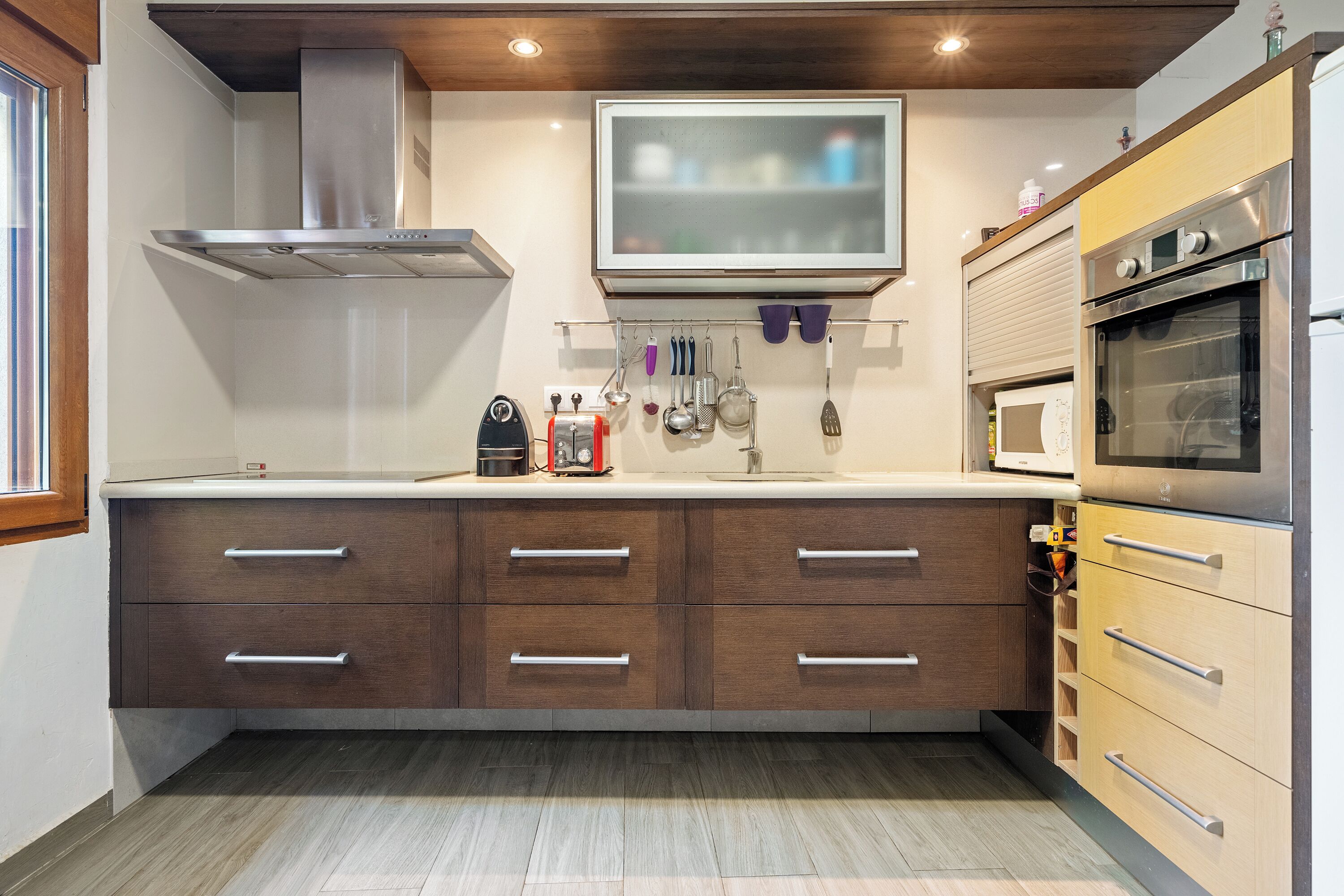 Refrigerador, microondas, horno y parrilla de estufa 