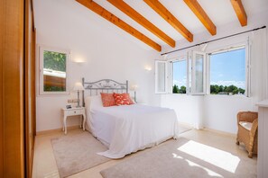 3 bedrooms, free WiFi, bed sheets