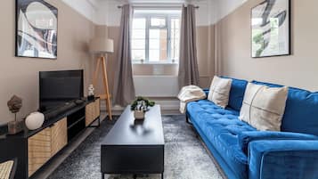 Appartement | Woonruimte | Een 37-inch televisie met kabelzenders, Netflix en streamingdiensten