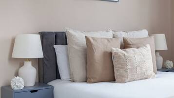 Apartment | 2 bedrooms, hypo-allergenic bedding, individually furnished