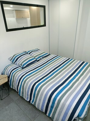 1 chambre, fer et planche Ă repasser, Wi-Fi gratuit, draps fournis