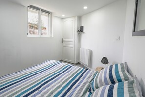 1 chambre, fer et planche Ă repasser, Wi-Fi gratuit, draps fournis