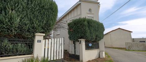 Enceinte de lâhĂ©bergement