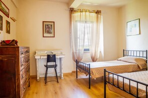 2 bedrooms, bed sheets - Apartment 'Il Corso' with Balcony (Roccastrada)