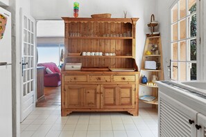 Interior - Holiday Home 'Villa Bellevue' with Sea View, Private Pool and Wi-Fi (Roquebrune-sur-Argens)