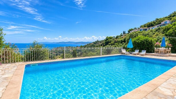 A rectangular swimming pool with clear blue water, surrounded by a stone deck and metal railing. - Villa Bellevue with Panoramic Views · South-Facing · Overlooking Saint-Tropez (Roquebrune-sur-Argens)