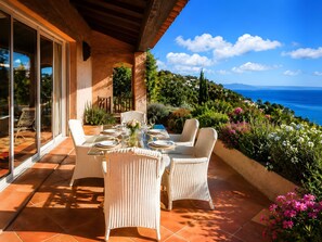 Unclassified image, 5 of 15, button - Villa Bellevue with Panoramic Views · South-Facing · Overlooking Saint-Tropez (Roquebrune-sur-Argens)