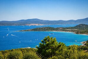 Unclassified image, 4 of 15, button - Villa Bellevue with Panoramic Views · South-Facing · Overlooking Saint-Tropez (Roquebrune-sur-Argens)