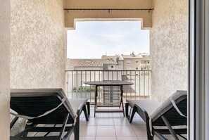 Property grounds - Apartment 'Duplex Appartement 300m De La Mer' with Balcony, Wi-Fi and Air Conditioning (Fréjus)