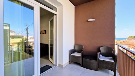 Property grounds. Apartment 'Appartamento Della Luna 2' with Sea View, Balcony and Wi-Fi