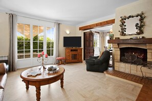 TV, fireplace, table tennis