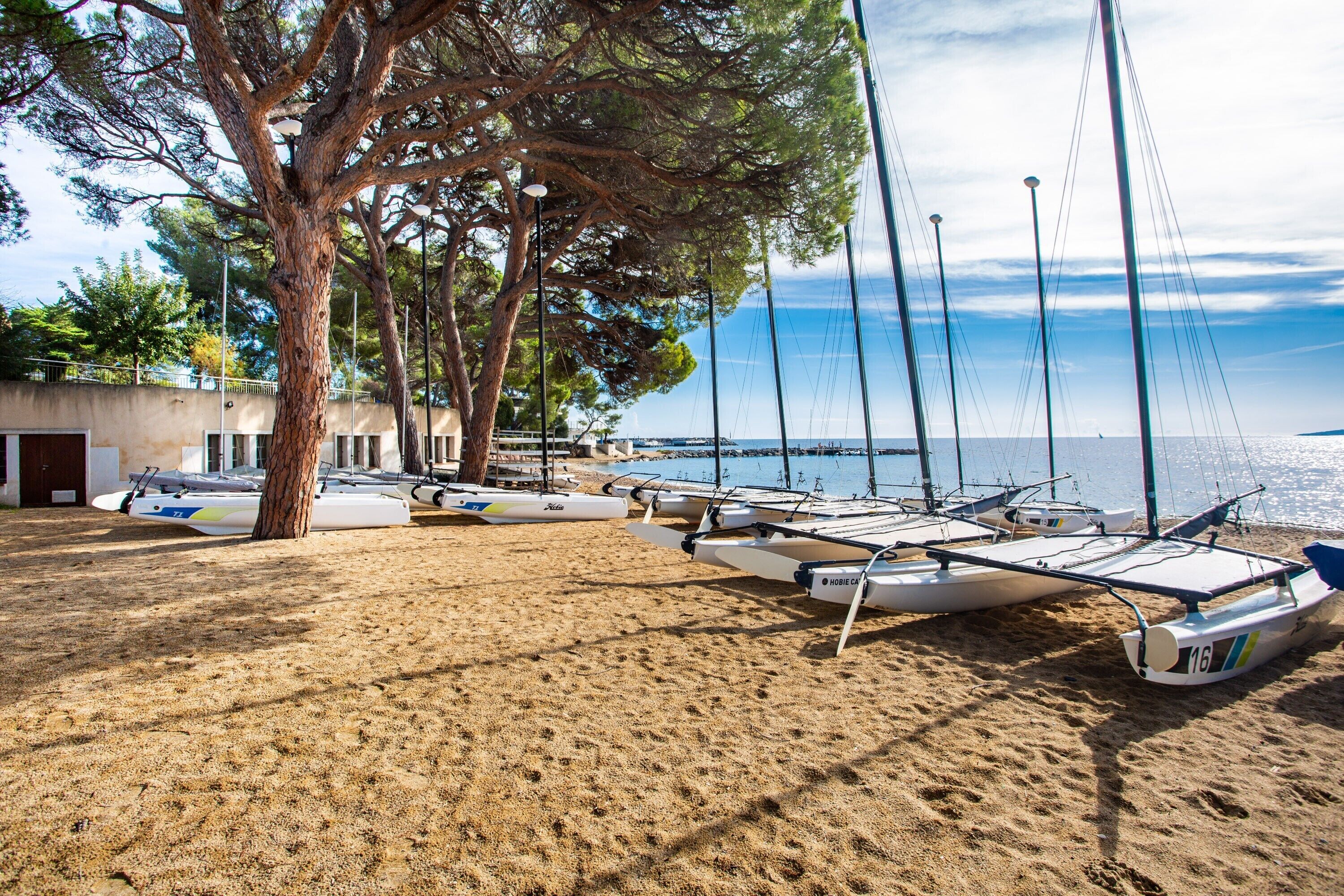 Una spiaggia nelle vicinanze