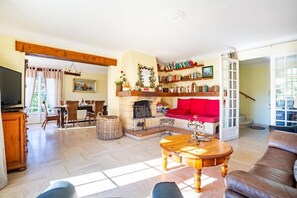 TV, fireplace, table tennis
