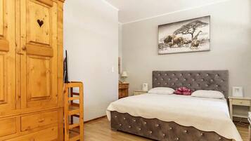 1 chambre, fer et planche Ă  repasser, Wi-Fi gratuit, draps fournis