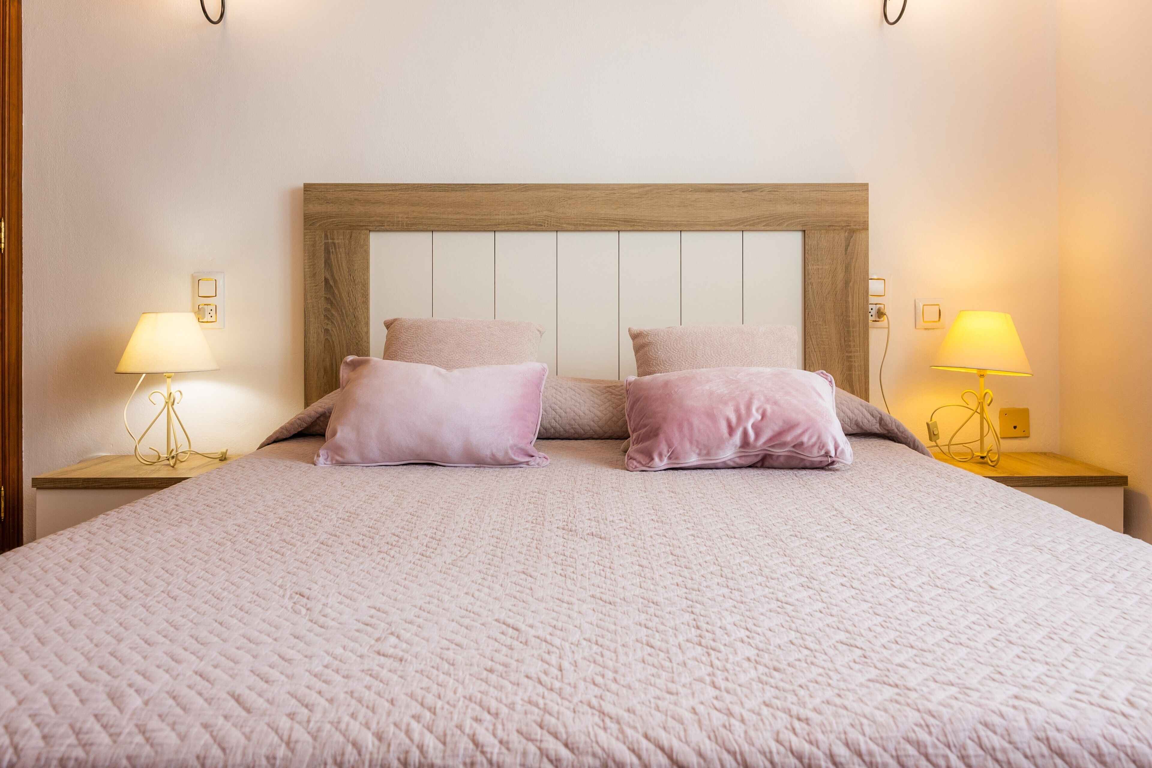 4 habitaciones, tabla de planchar con plancha y wifi gratis 