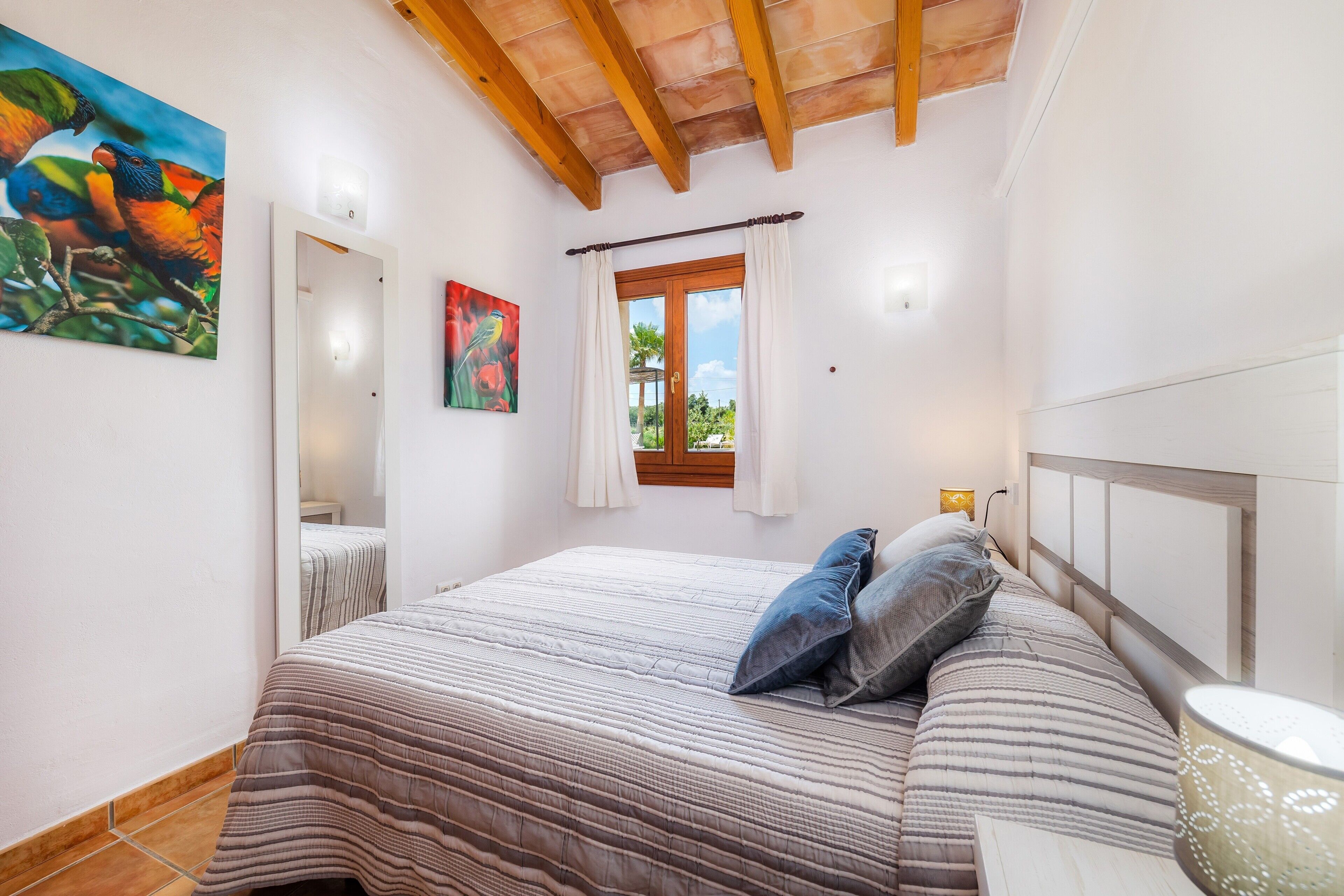 4 bedrooms, iron/ironing board, free WiFi, bed sheets