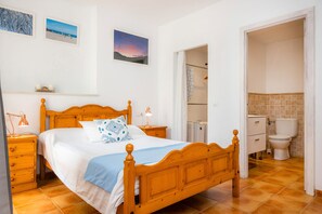 2 makuuhuonetta, silitysrauta/-lauta, ilmainen Wi-Fi, vuodevaatteet