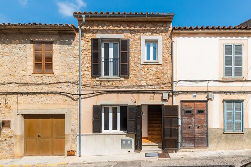 Apartment 'Can Jaume' with Balcony, Wi-Fi and Air Conditioning