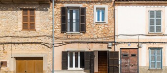 Apartment 'Can Jaume' with Balcony, Wi-Fi and Air Conditioning