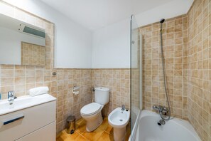 Bathtub, hair dryer, towels