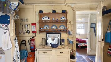 4 habitaciones, tabla de planchar con plancha, wifi y ropa de cama