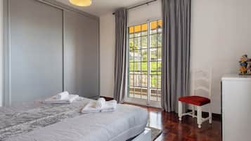 2 bedrooms, iron/ironing board, free WiFi, bed sheets